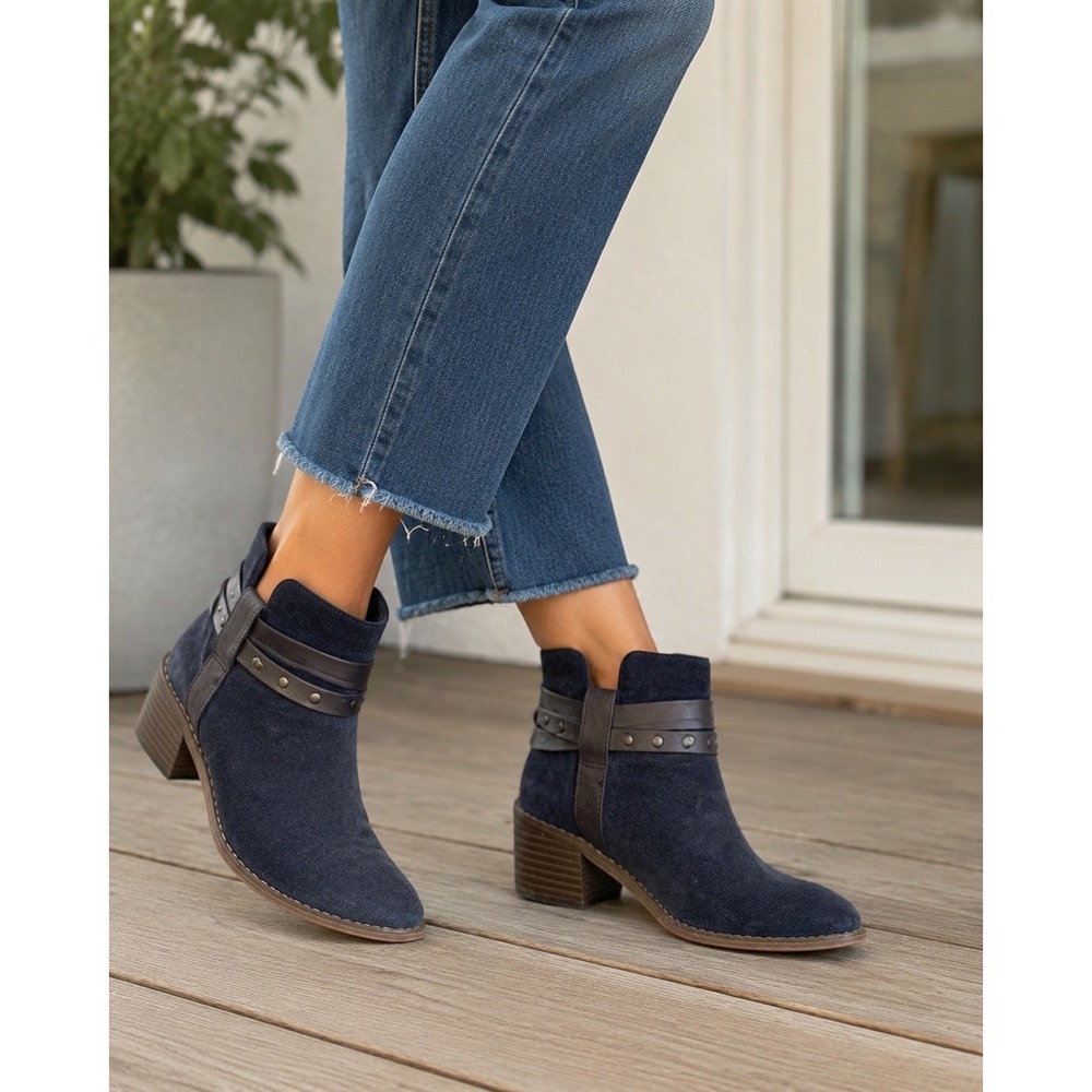 Clarks Somerset Studded Suede Ankle Boots Womens Size 6 Blue Booties Shoes